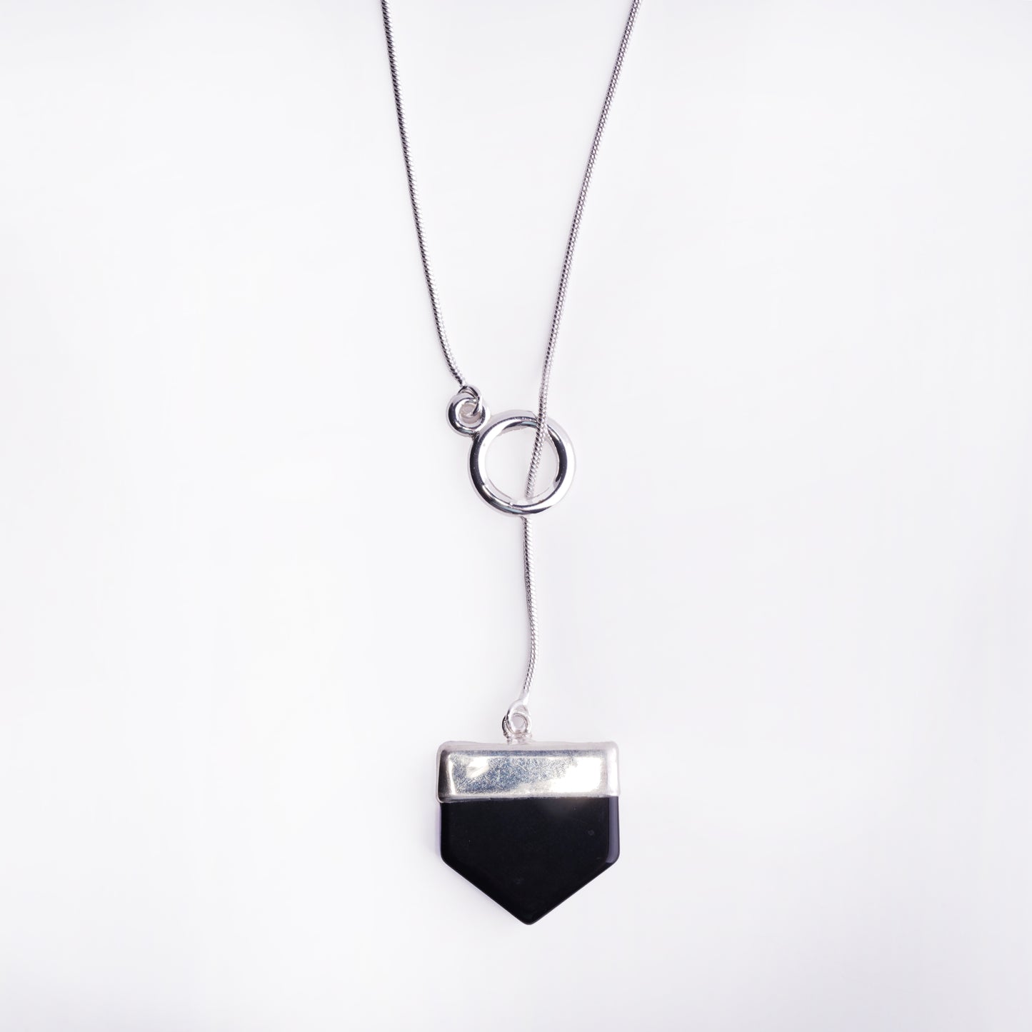 Elegant Onyx Pendant Necklace product photo